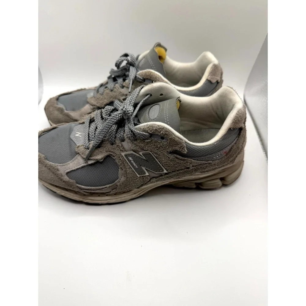 New Balance 2002R M2002RDM Mens 8.5 D Sneaker Protection Pack Gray Suede‎ Shoes